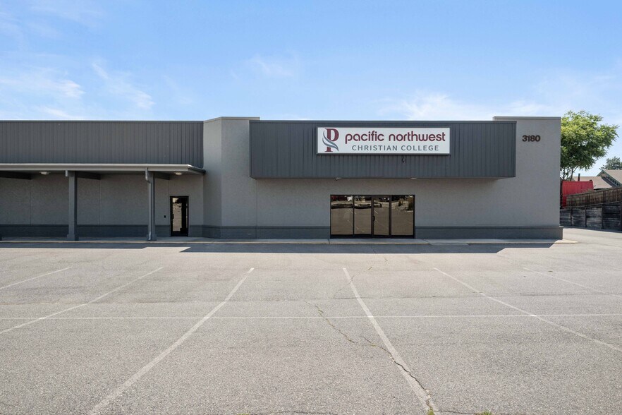 3180 W Clearwater Ave, Kennewick, WA à louer - Photo de l’immeuble – Image 3 sur 8