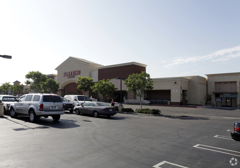 865 S Indian Hill Blvd, Claremont, CA à louer - Photo de l’immeuble – Image 2 sur 10