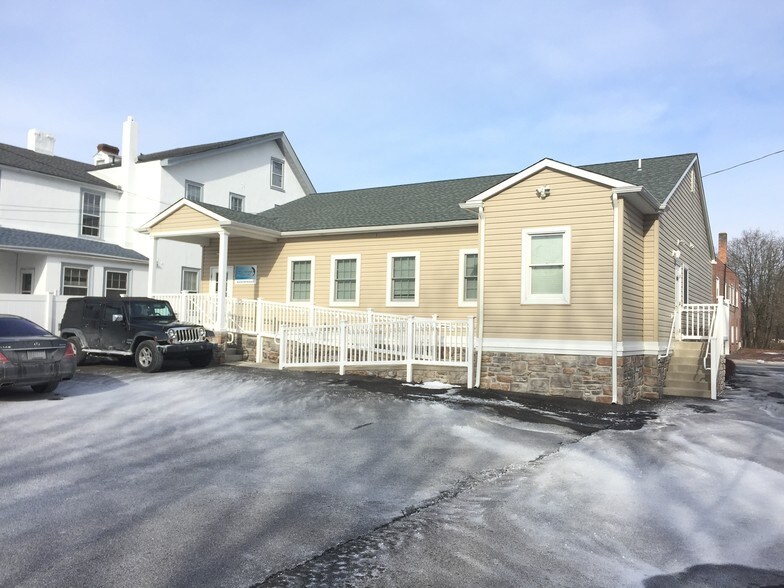 66 N Main St, Sellersville, PA à louer - Photo de l’immeuble – Image 2 sur 46
