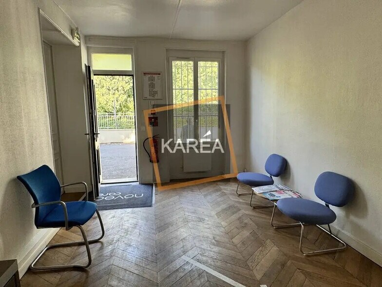 Bureau dans Villenoy à louer - Photo de l’immeuble – Image 1 sur 5