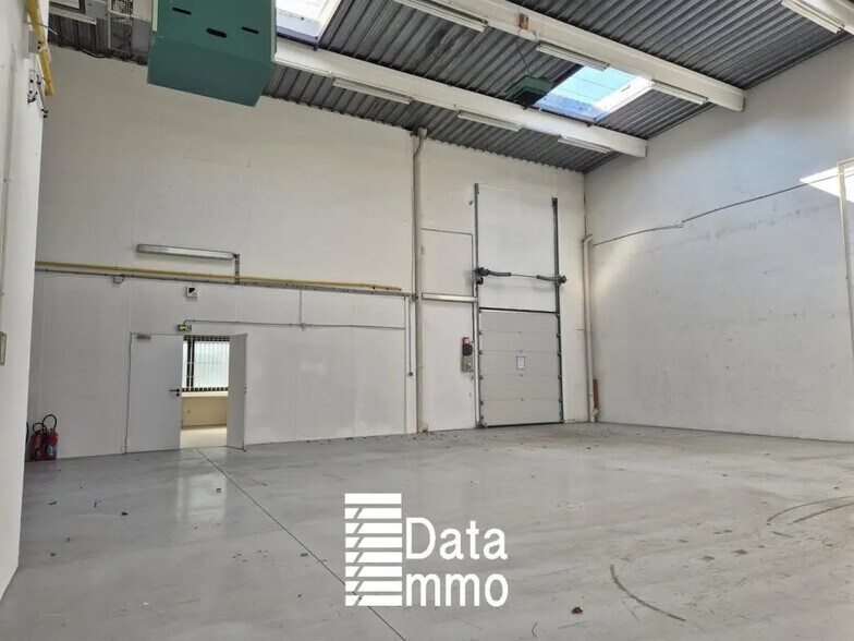 Industriel/Logistique dans Champs-sur-Marne à louer - Photo de l’immeuble – Image 3 sur 9