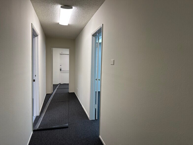 15204 Stagg St, Van Nuys, CA à louer - Photo de l’immeuble – Image 3 sur 16