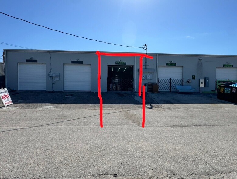 954 Country Club Blvd, Cape Coral, FL à louer - Photo de l’immeuble – Image 2 sur 20