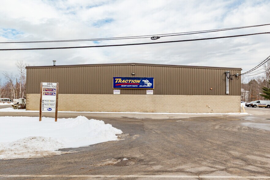 385 Rodman Rd, Auburn, ME à louer - Photo principale – Image 1 sur 5