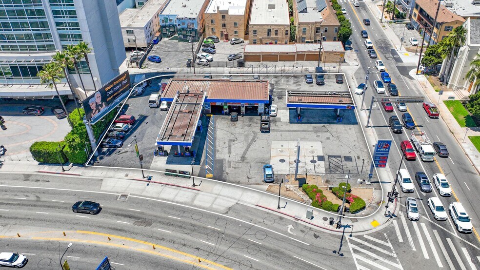 1787 N Highland Ave, Los Angeles, CA à vendre - Photo principale – Image 1 sur 12