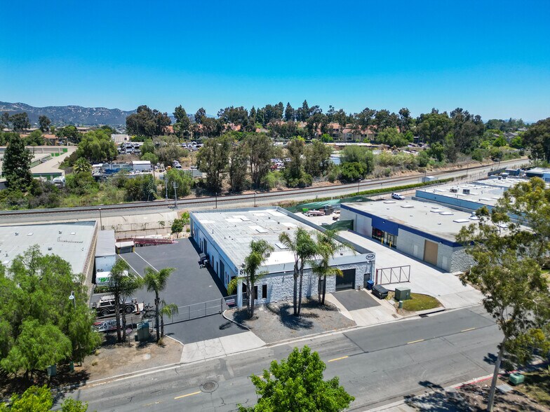 870 Rancheros Dr, San Marcos, CA à vendre - Photo de l’immeuble – Image 1 sur 6
