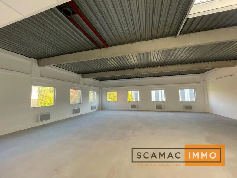 Industriel/Logistique dans Verrières-le-Buisson à louer - Photo de l’immeuble – Image 1 sur 8