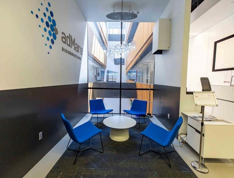 2405 Wesbrook Mall, Vancouver, BC à louer - Hall d’entrée – Image 3 sur 9