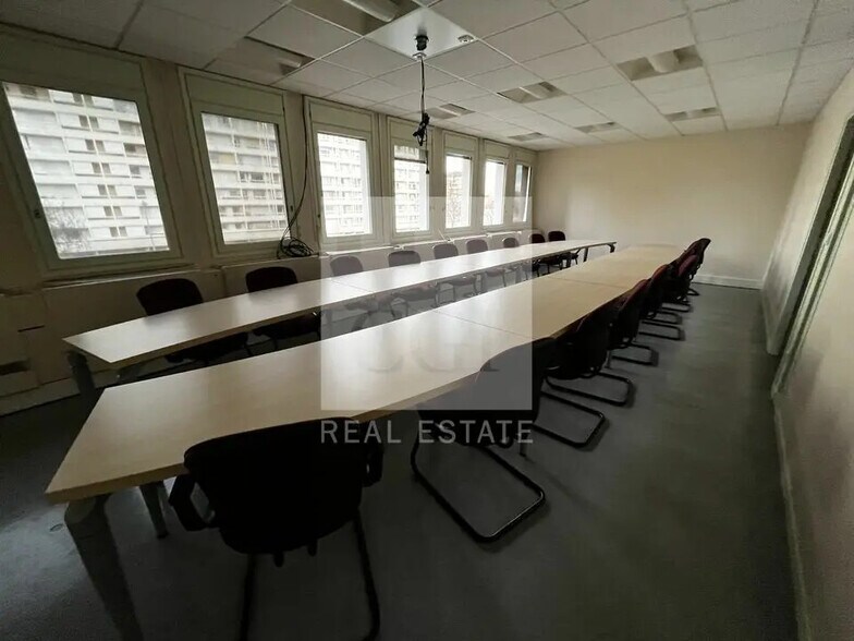 Bureau dans Villeurbanne à louer - Photo de l’immeuble – Image 2 sur 16