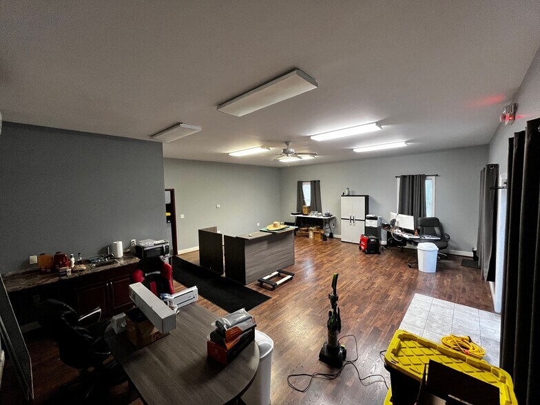 1221 Maple Rd, Elma, NY à louer - Photo de l’immeuble – Image 2 sur 11