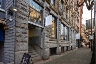 40 Powell St, Vancouver, BC à louer Photo de l’immeuble– Image 1 sur 5