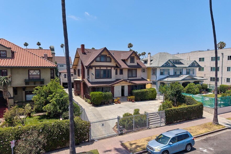 1041 Elden Ave, Los Angeles, CA à vendre - Photo de l’immeuble – Image 3 sur 12