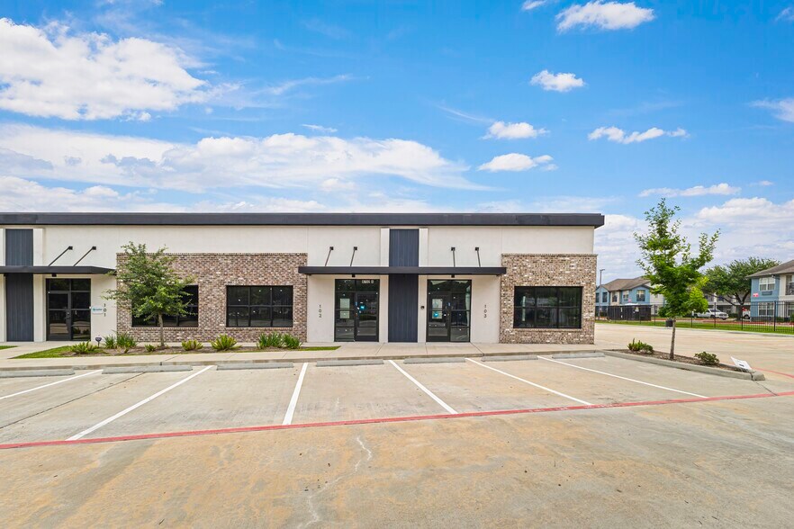 4732 Sugar Grove Blvd, Stafford, TX à louer - Photo de l’immeuble – Image 2 sur 5