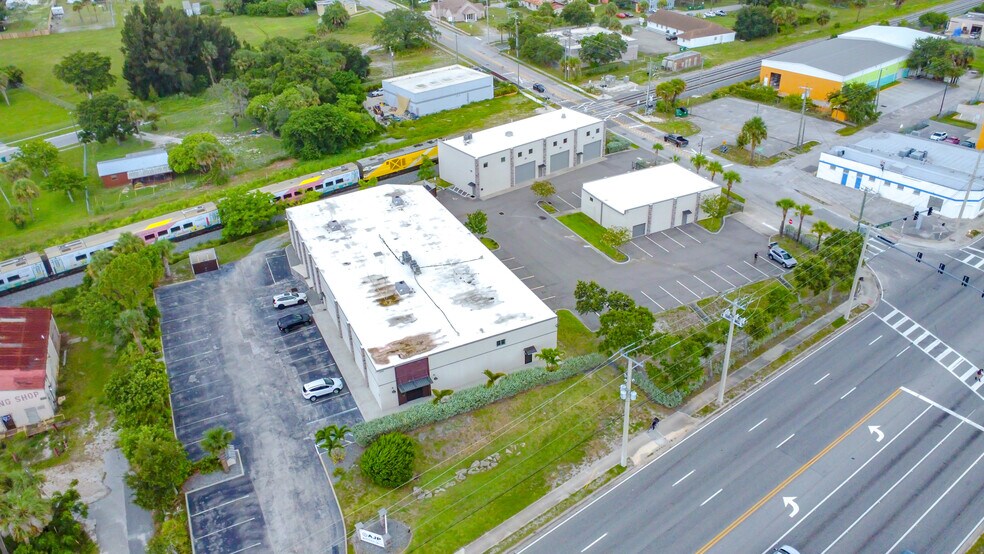 2500 S Harbor City Blvd, Melbourne, FL à louer - Photo de l’immeuble – Image 1 sur 1