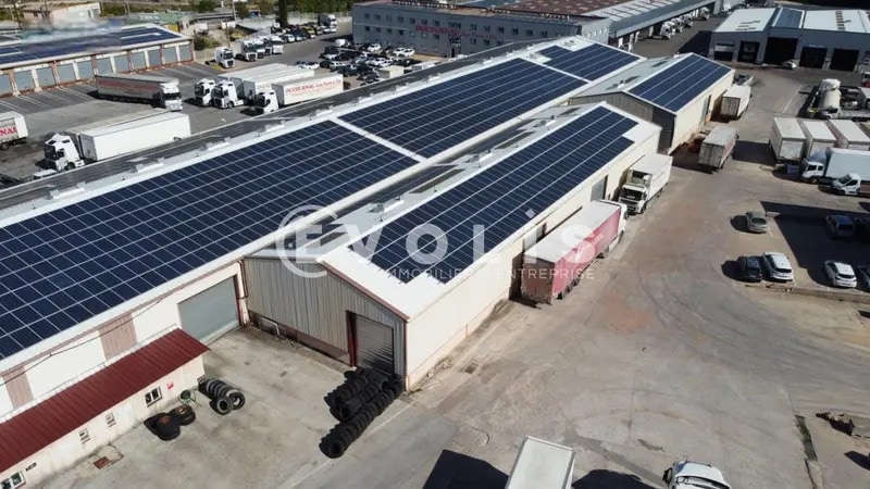Local d’activités dans Flassans-sur-Issole à louer - Photo de l’immeuble – Image 3 sur 7