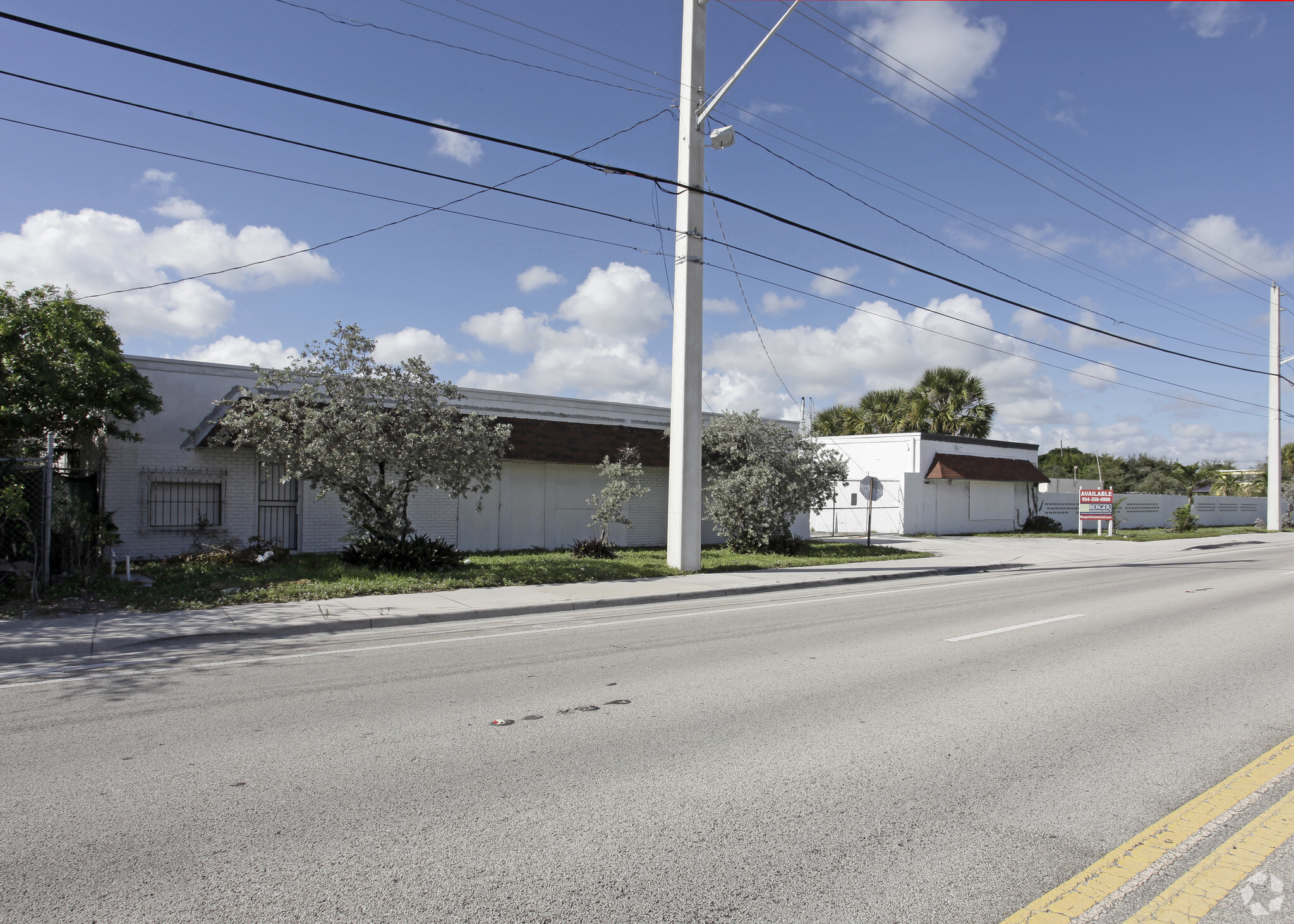 1661 N Dixie Hwy, Pompano Beach, FL à louer Photo de l’immeuble– Image 1 sur 4