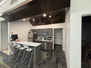 1700 SW Commerce Dr, Bentonville, AR à louer Photo intérieure– Image 2 sur 5
