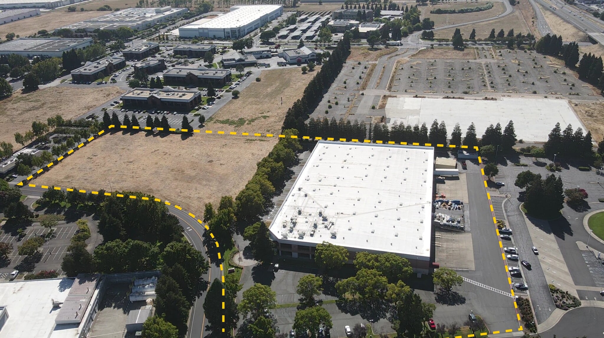 2500 N Watney Way, Fairfield, CA à louer Aérien– Image 1 sur 5