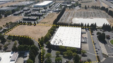 2500 N Watney Way, Fairfield, CA à louer Aérien– Image 1 sur 5