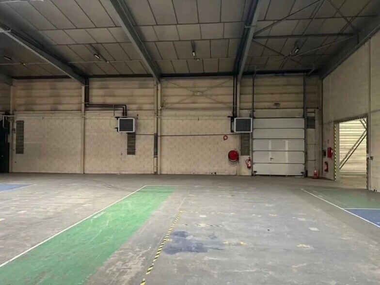 Local d’activités dans Dardilly à louer - Photo intérieure – Image 2 sur 11