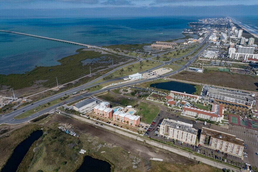 210 Padre Blvd, South Padre Island, TX à louer - Photo de l’immeuble – Image 2 sur 4