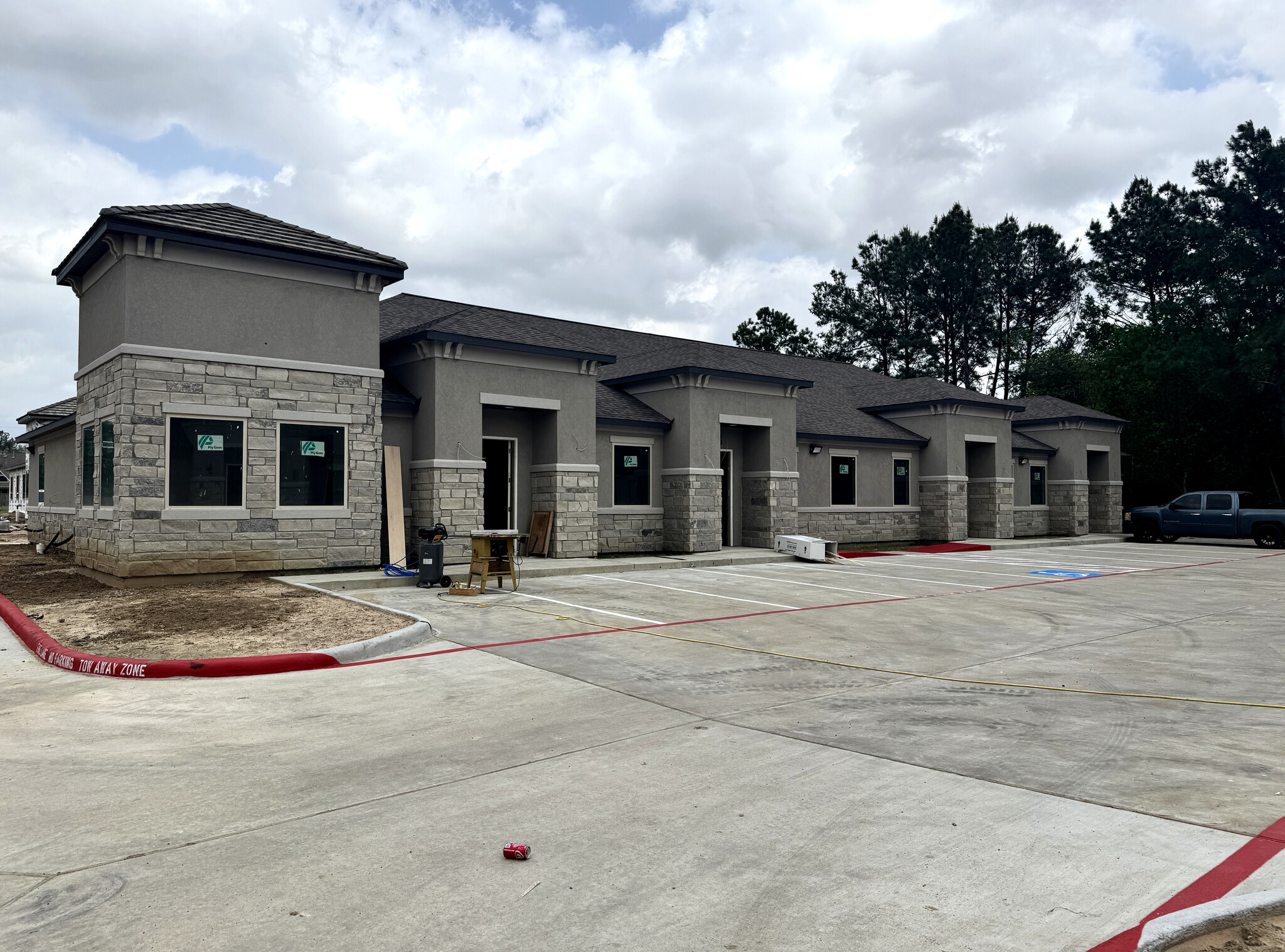 12410 Spring Cypress Rd, Tomball, TX à louer Photo de l’immeuble– Image 1 sur 12