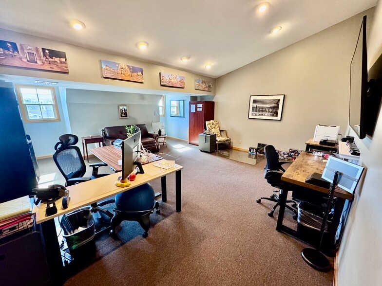 10134 Colvin Run Rd, Great Falls, VA à louer - Photo de l’immeuble – Image 2 sur 18