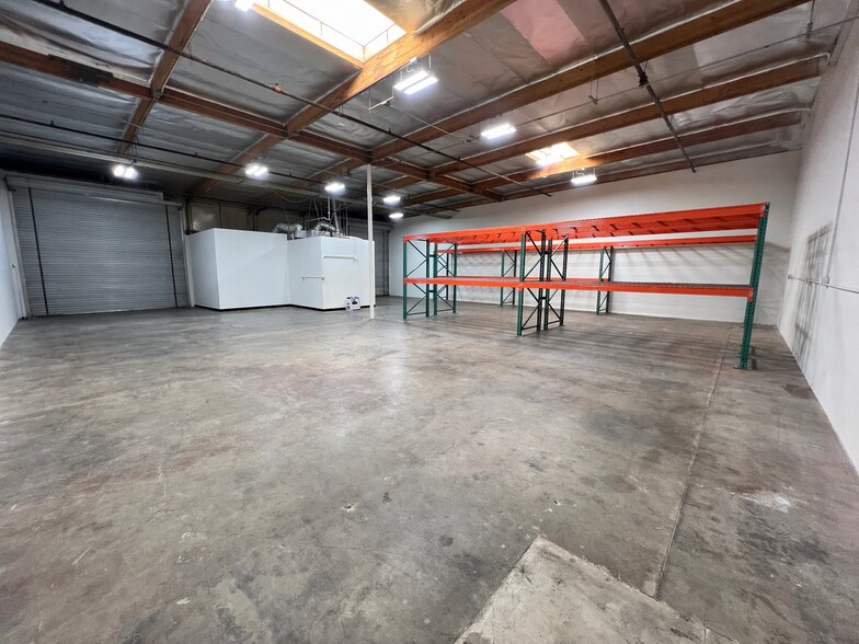 2007 Raymer Ave, Fullerton, CA à vendre - Photo de l’immeuble – Image 3 sur 7