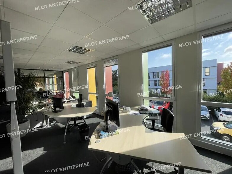 Bureau dans Chartres-de-Bretagne à louer - Photo intérieure – Image 2 sur 14