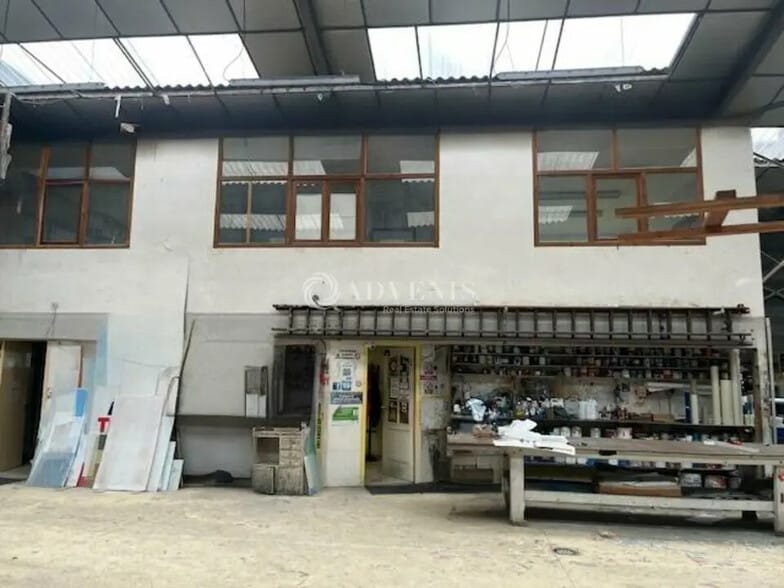 Local d’activités dans Saint-Pierre-des-Corps à louer - Photo de l’immeuble – Image 2 sur 4