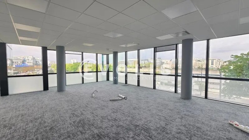 Bureau dans Ivry-sur-Seine à louer - Photo de l’immeuble – Image 2 sur 16