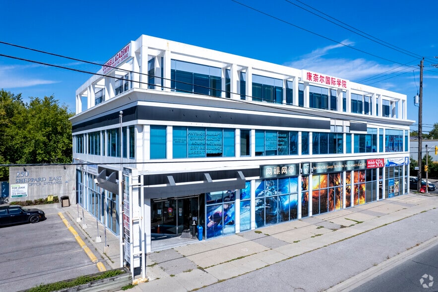 250 Sheppard Ave E, Toronto, ON à louer - Photo principale – Image 1 sur 2