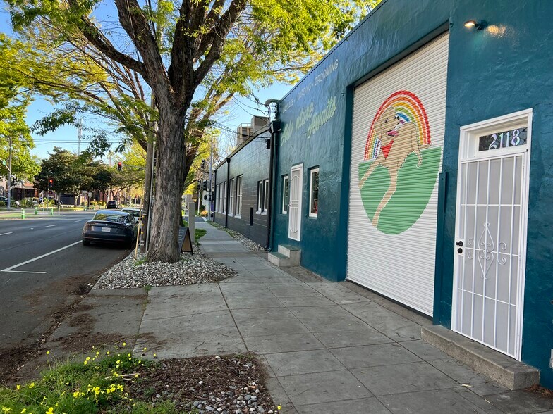 2118 19th St, Sacramento, CA à louer - Photo de l’immeuble – Image 2 sur 24