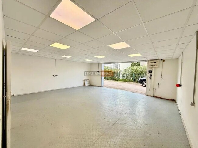 Plus de détails pour Industriel/Logistique à louer