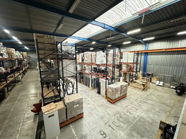 Plus de détails pour Industriel/Logistique à louer