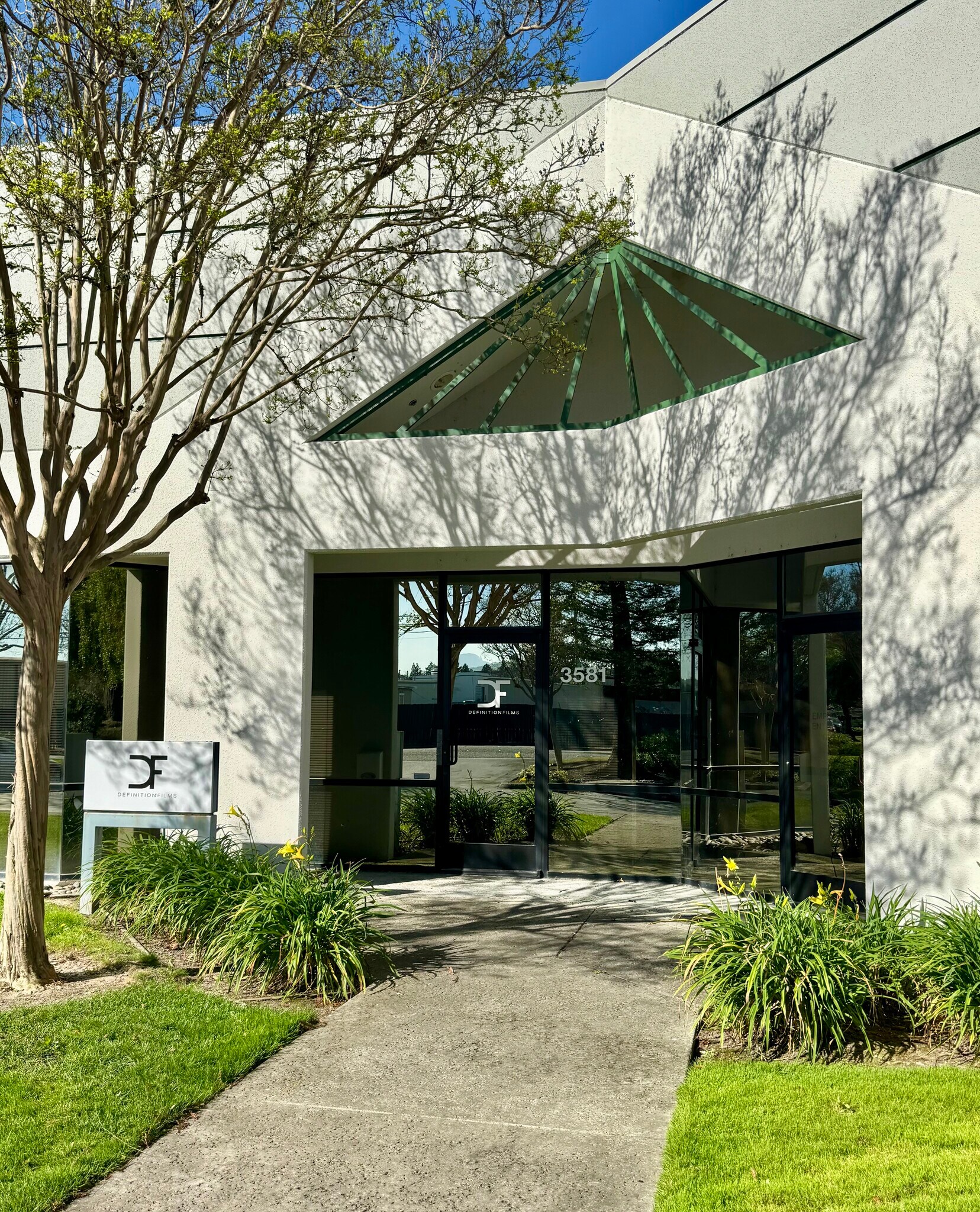 3551-3589 Westwind Blvd, Santa Rosa, CA à louer Photo principale– Image 1 sur 2