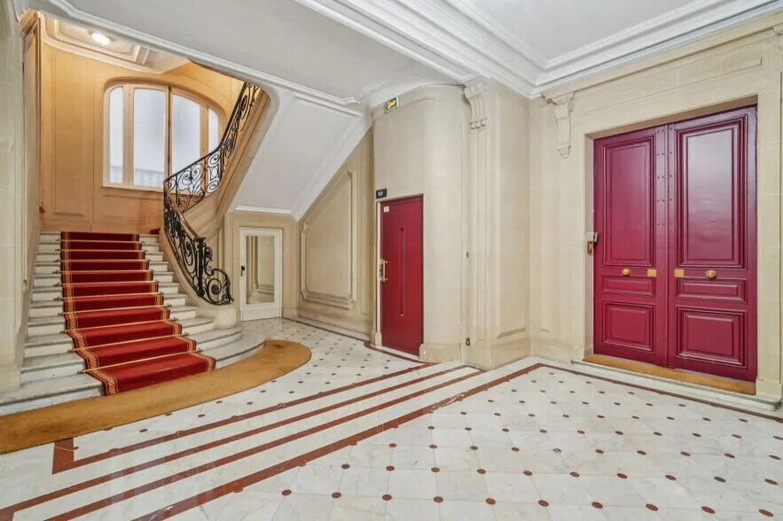 63 Rue La Boétie, Paris à louer - Photo de l’immeuble – Image 3 sur 5