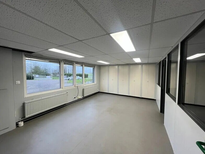 Local d'activités dans Saint-Romain-de-Colbosc à vendre - Photo de l’immeuble – Image 1 sur 2