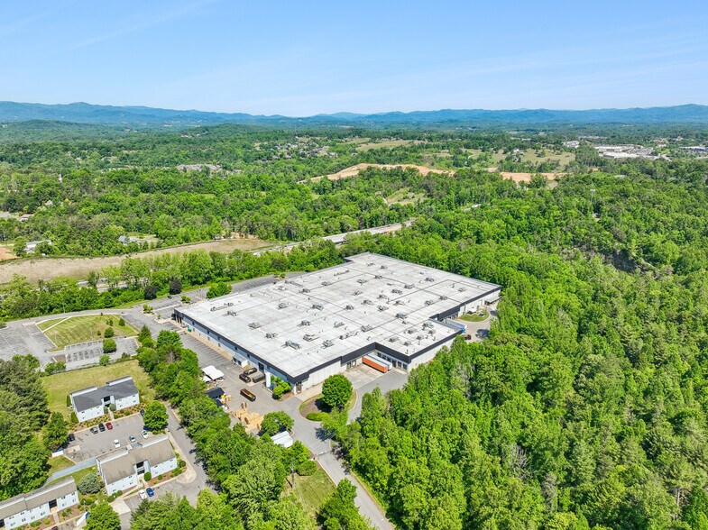 275 Aiken Rd, Asheville, NC à vendre - Photo de l’immeuble – Image 1 sur 3