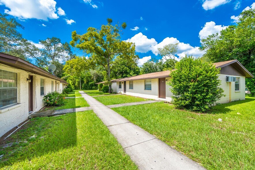 1511 E 140th Ave, Tampa, FL à vendre - Photo de l’immeuble – Image 2 sur 8