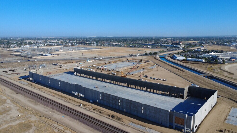 2152 Coffee Rd, Bakersfield, CA à louer - Photo de la construction – Image 2 sur 18
