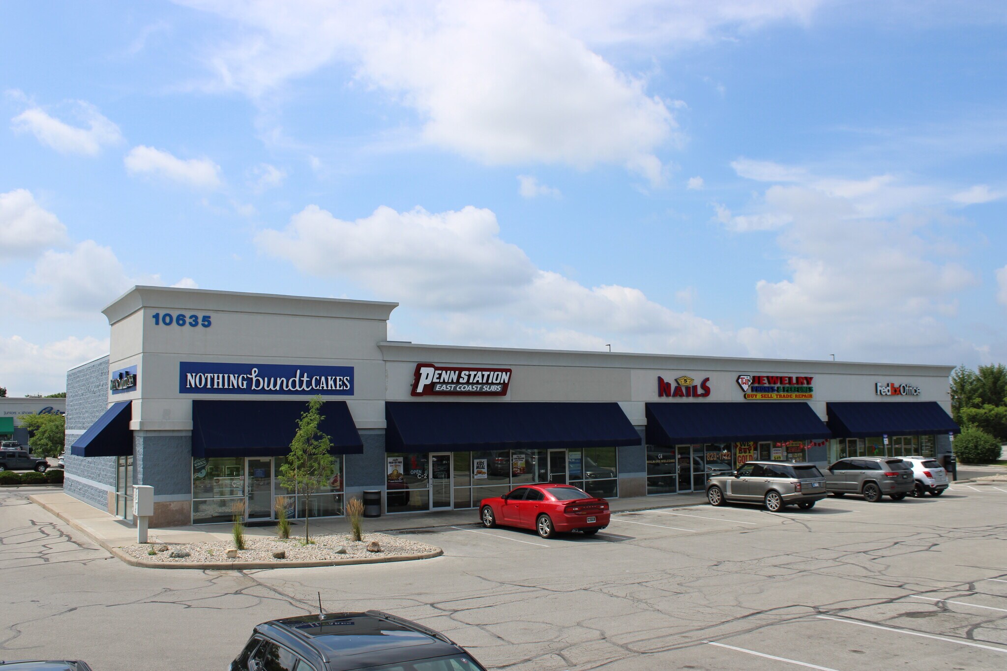 10625 Pendleton Pike, Indianapolis, IN à louer Photo de l’immeuble– Image 1 sur 6