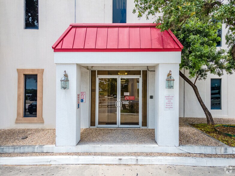 4423 NW Loop 410, San Antonio, TX à vendre - Photo de l’immeuble – Image 2 sur 6