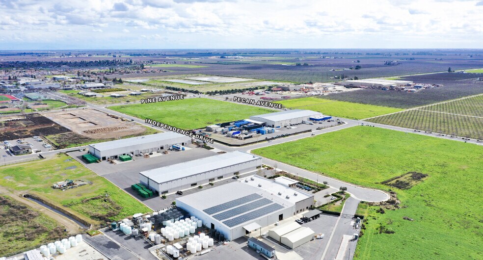Pecan Avenue & Pine Street NWC, Madera, CA à vendre - Aérien – Image 2 sur 2