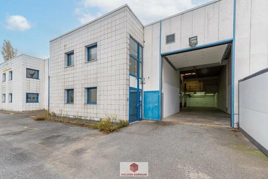 Local d'activités dans Baillet-en-France à vendre - Photo de l’immeuble – Image 2 sur 12