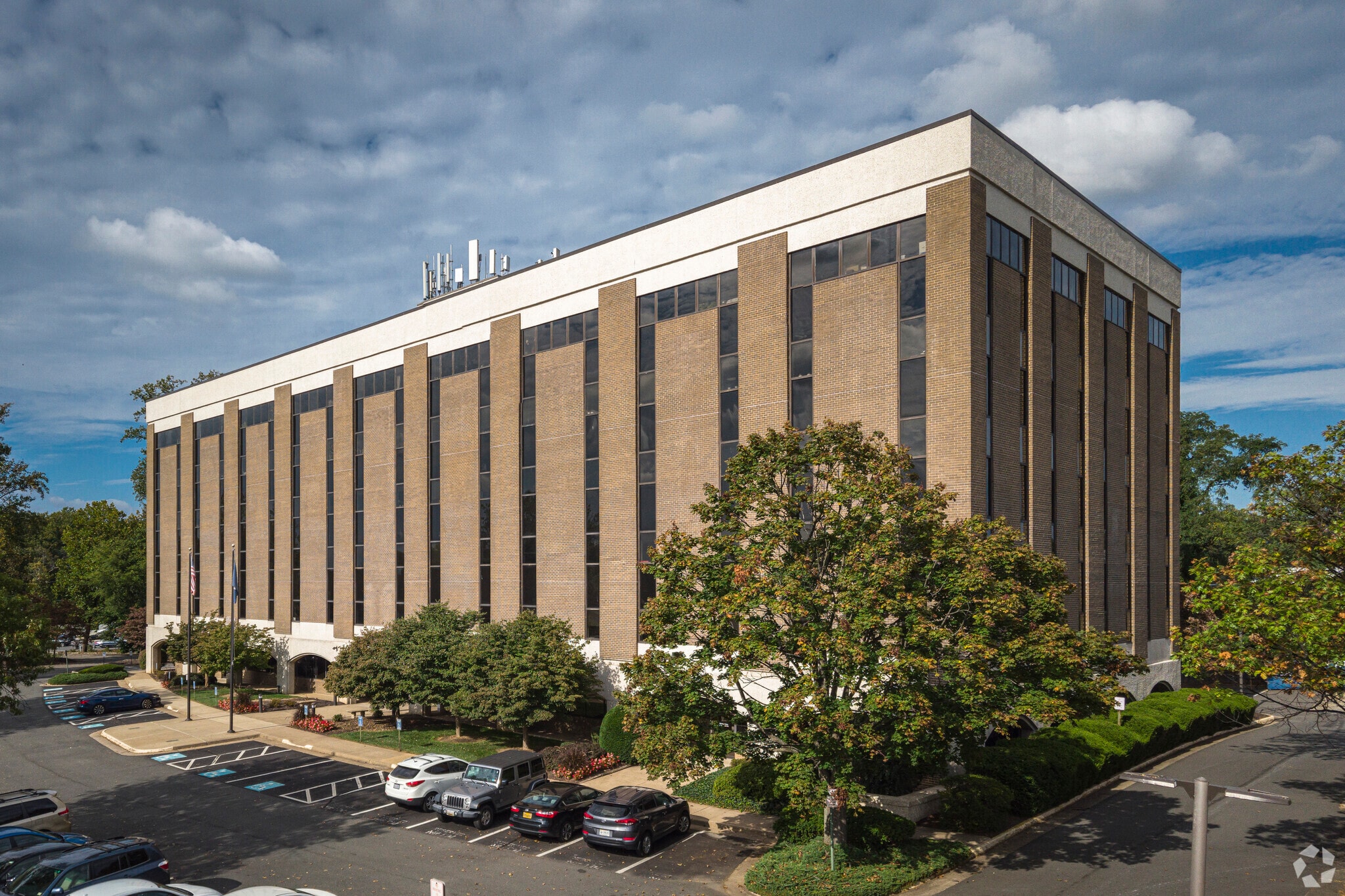 8001 Braddock Rd, Springfield, VA à louer Photo principale– Image 1 sur 9