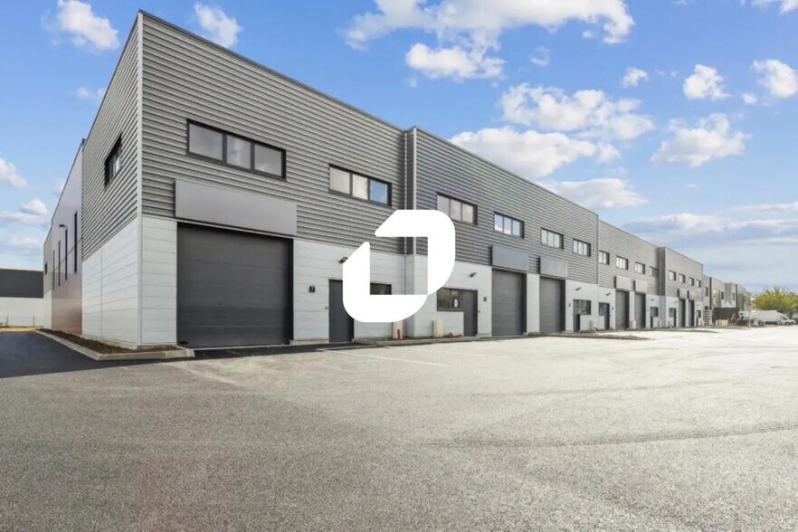 Bureau dans Lieusaint à louer - Photo de l’immeuble – Image 1 sur 11