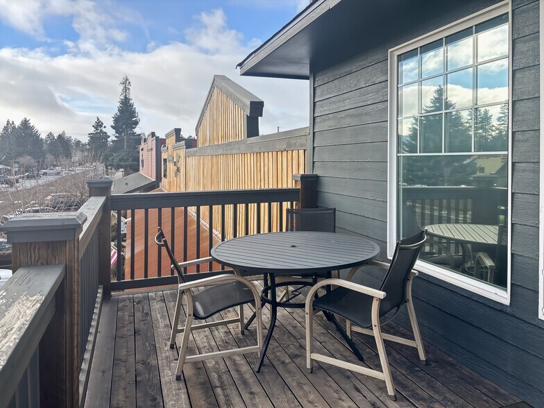 207 N fir St, Sisters, OR à louer - Photo de l’immeuble – Image 2 sur 13