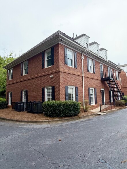 6318 Baker Ct, Peachtree Corners, GA à vendre - Photo de l’immeuble – Image 1 sur 6