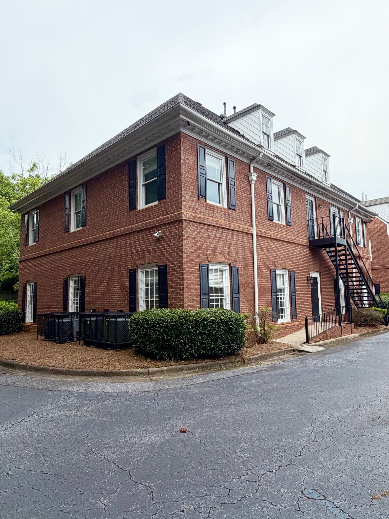 6318 Baker Ct, Peachtree Corners, GA à vendre Photo de l’immeuble– Image 1 sur 7